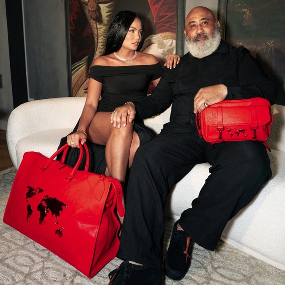 Authentic Sprayground JAMES FIRST CLASS RUBY RED CROSSBODY NWT - Picture 2 of 6